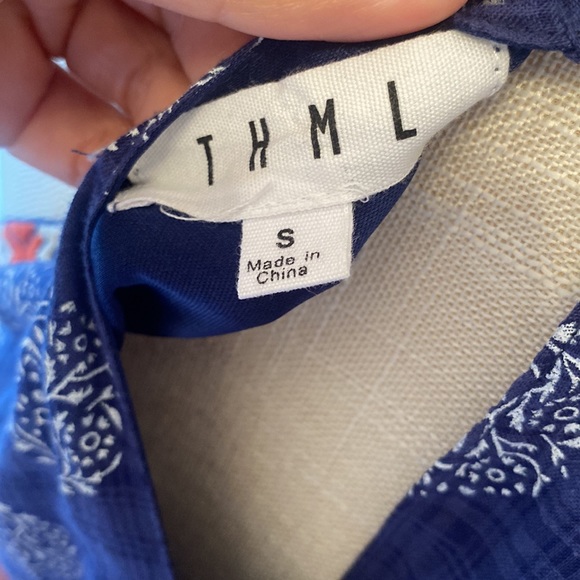 ❌SOLD❌ THML Embroidered dress small - Picture 4 of 6